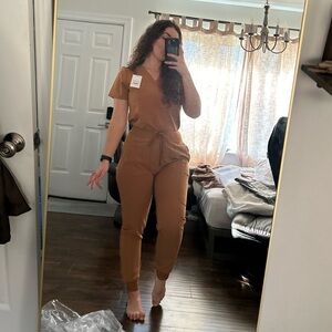 Mandala Scrubs in color Cammel